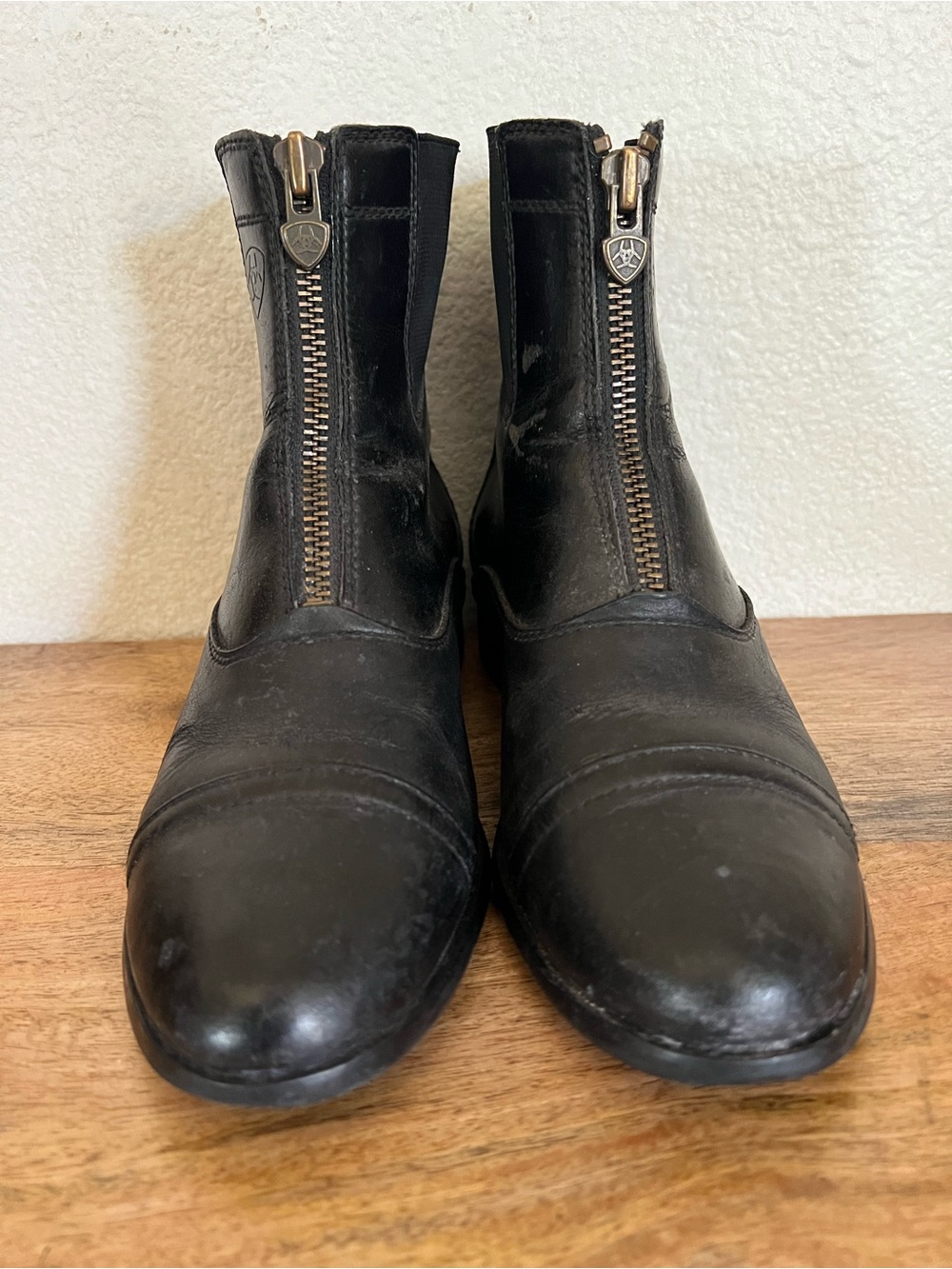 Ariat Heritage Black Leather Ankle Round Toe boot Size 6.5 B - Picture 3 of 13